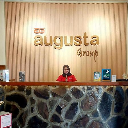 Augusta Sukabumi Hotel Exterior foto