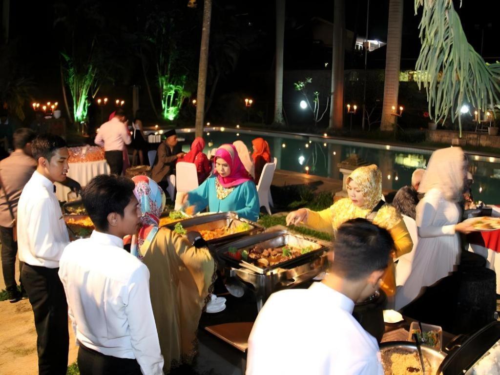 Augusta Sukabumi Hotel Exterior foto