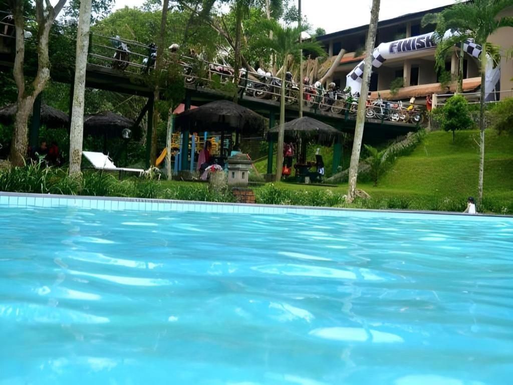 Augusta Sukabumi Hotel Exterior foto