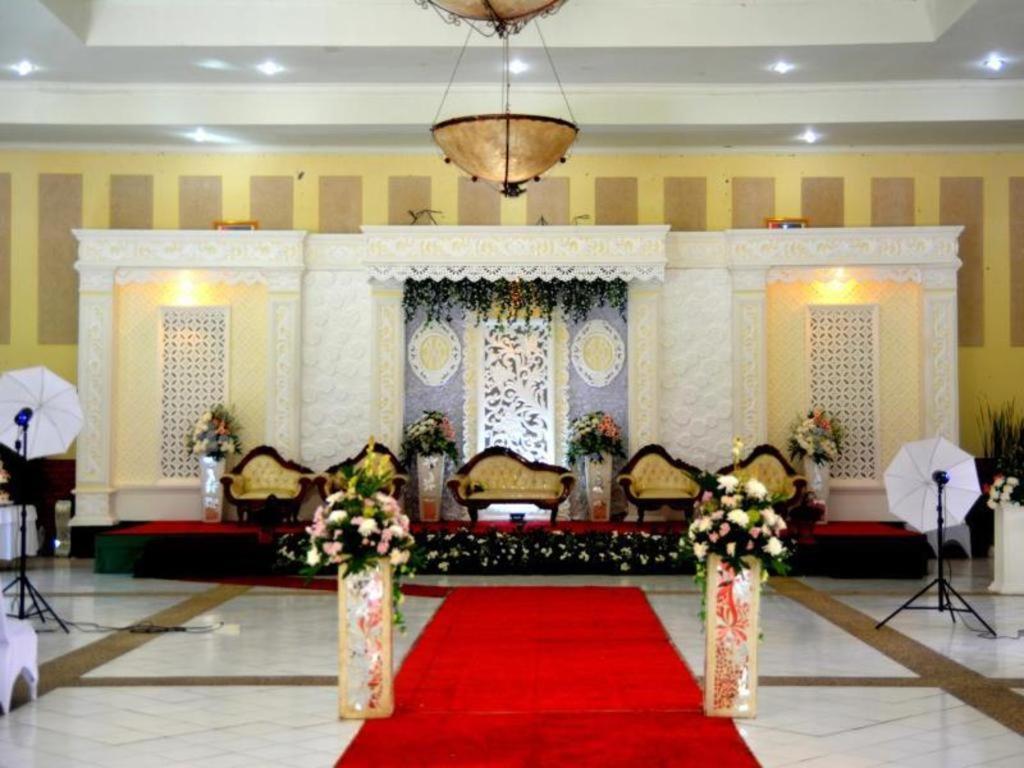 Augusta Sukabumi Hotel Exterior foto