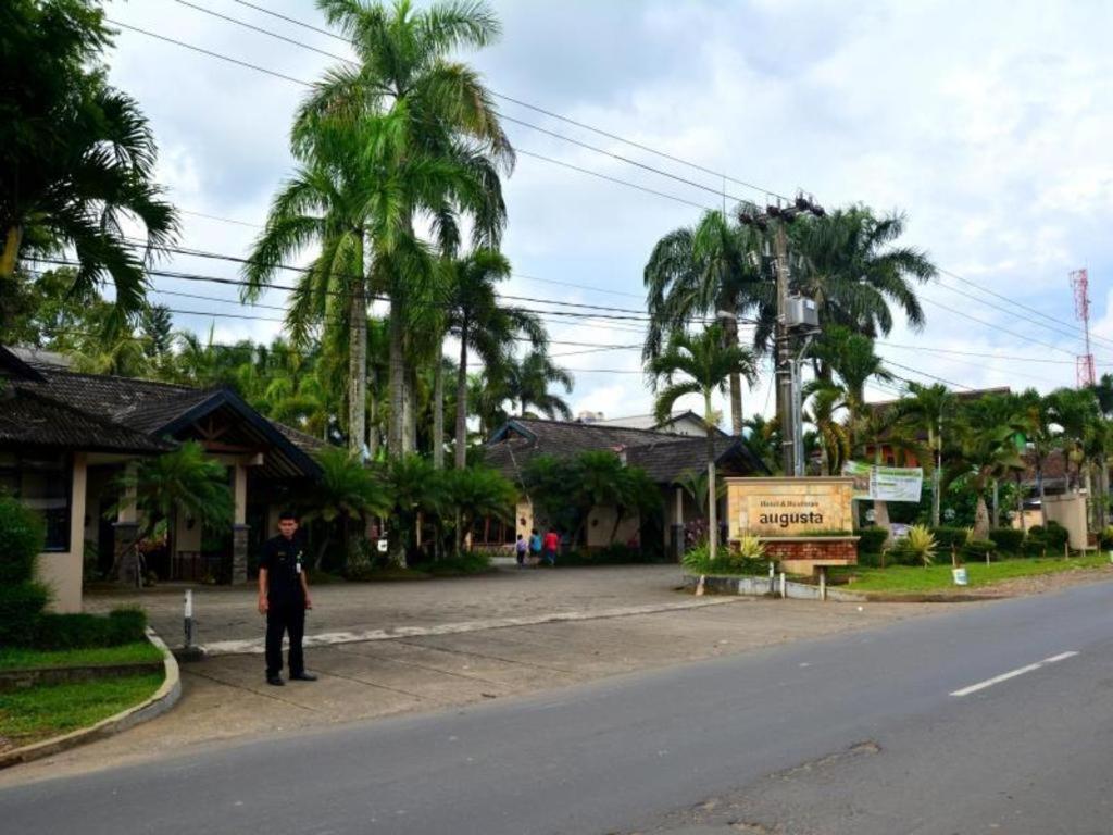 Augusta Sukabumi Hotel Exterior foto