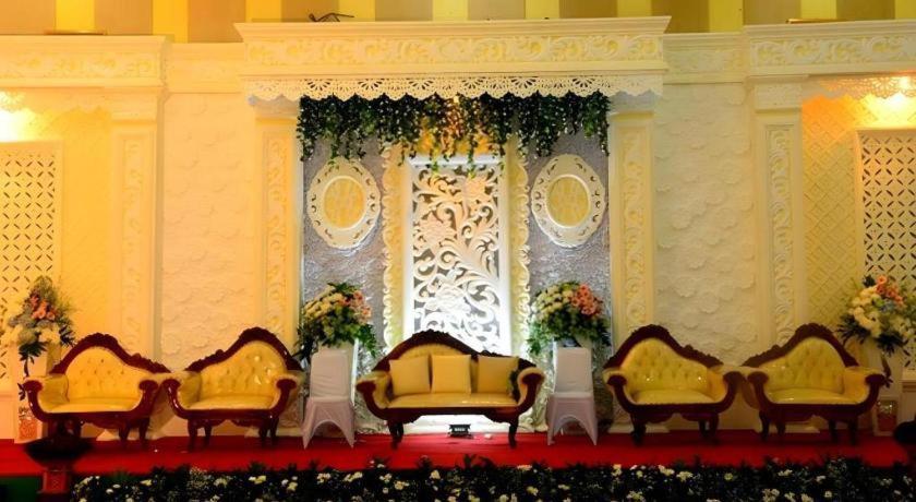 Augusta Sukabumi Hotel Exterior foto