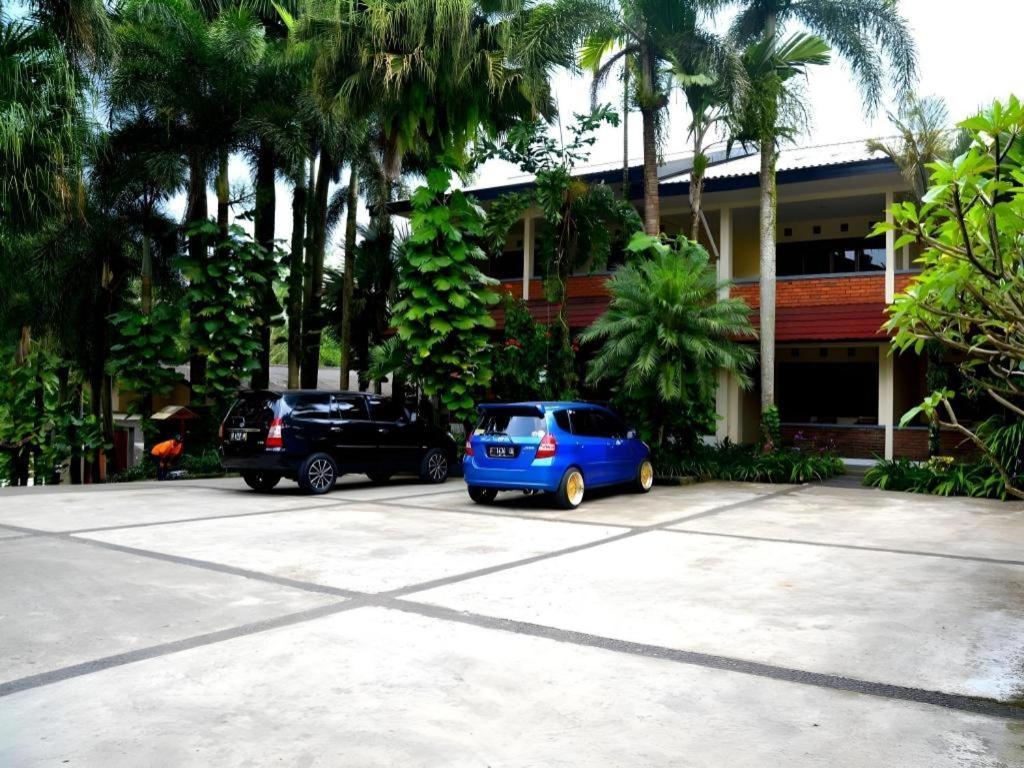 Augusta Sukabumi Hotel Exterior foto