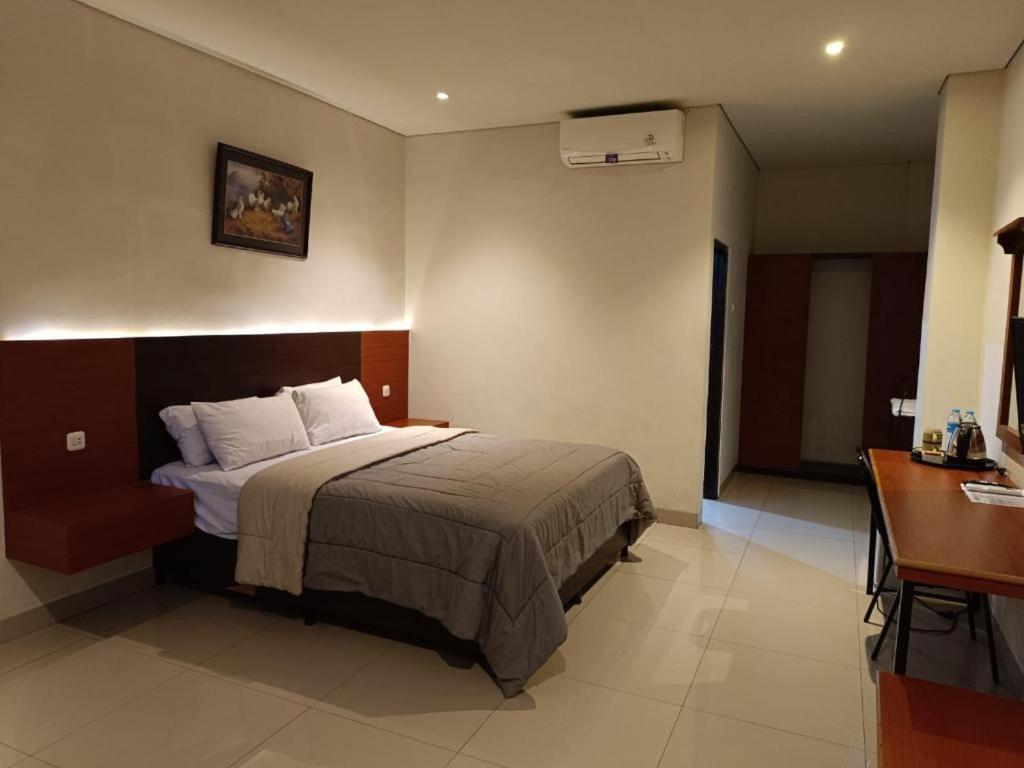 Augusta Sukabumi Hotel Exterior foto
